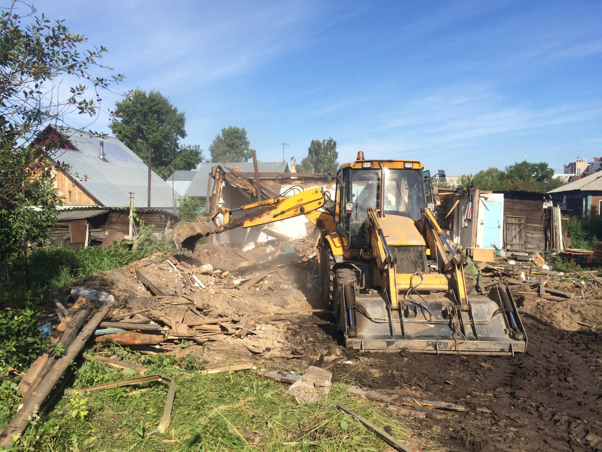 Демонтаж дома с вывозом строительного мусора в Томске